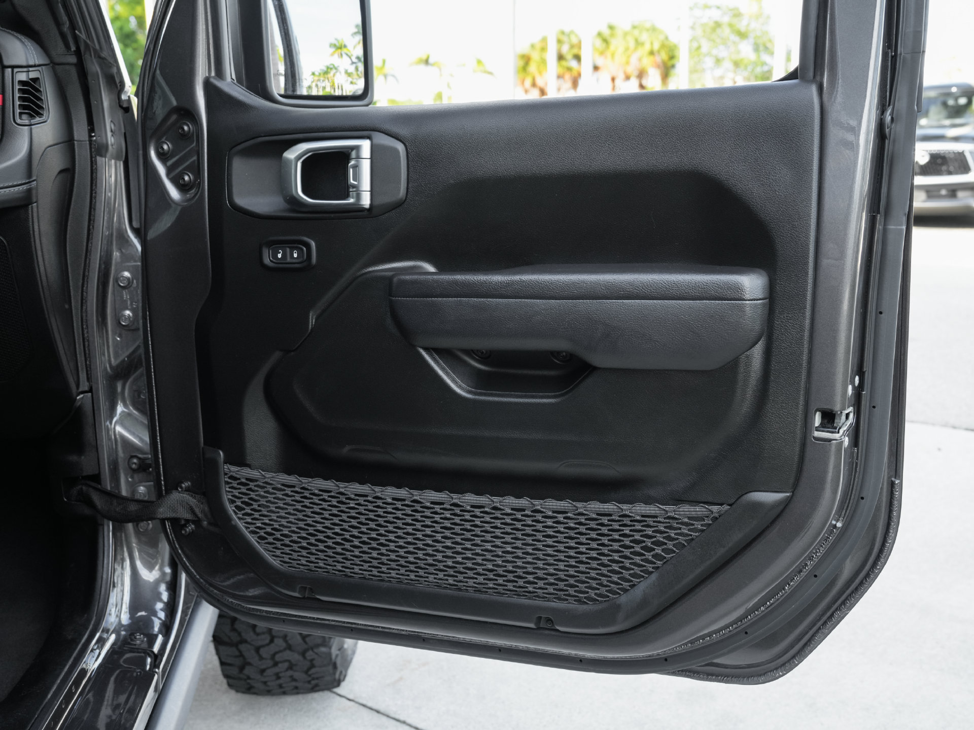 Used 2025 Jeep Wrangler Unlimited Rubicon AWD/4WD image 40
