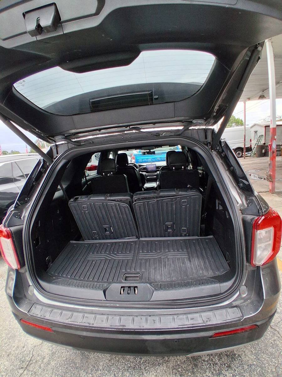 Used 2020 Ford Explorer XLT w/ Equipment Group 202A RWD image 13