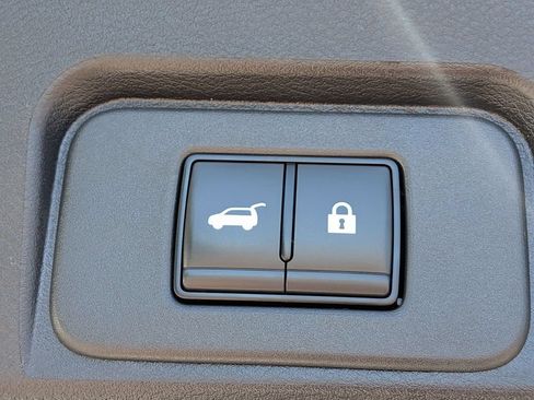 Used 2025 Nissan Rogue SV w/ SV Premium Package FWD image 23