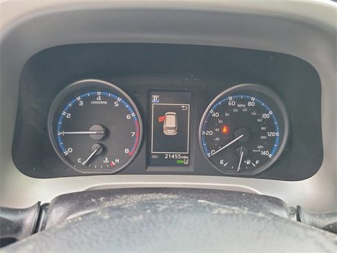 Used 2018 Toyota RAV4 XLE image 17