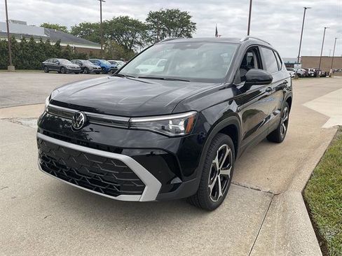 New 2025 Volkswagen Taos SEL image 3