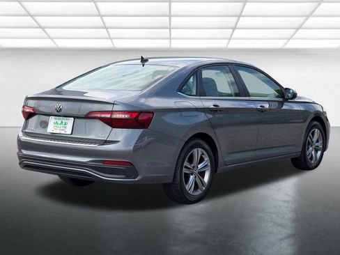 Used 2024 Volkswagen Jetta SE FWD image 18
