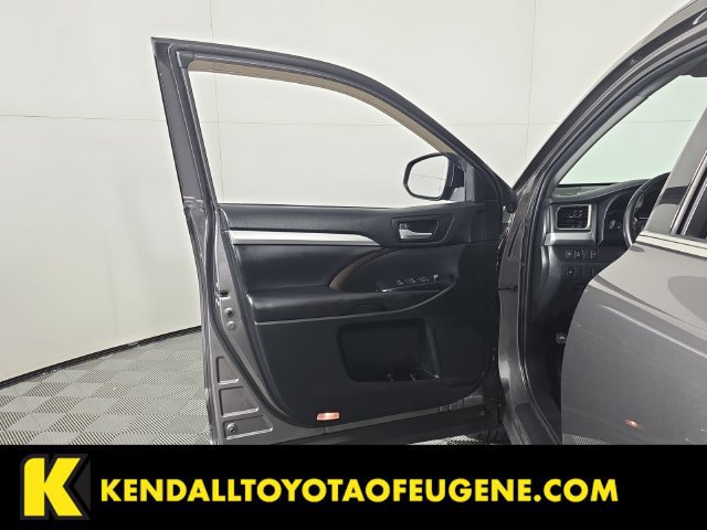 Used 2019 Toyota Highlander XLE AWD/4WD image 21