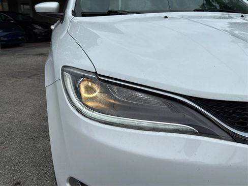 Used 2015 Chrysler 200 Limited w/ Convenience Group FWD image 10