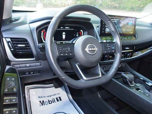 Used 2024 Nissan Rogue SL FWD image 15