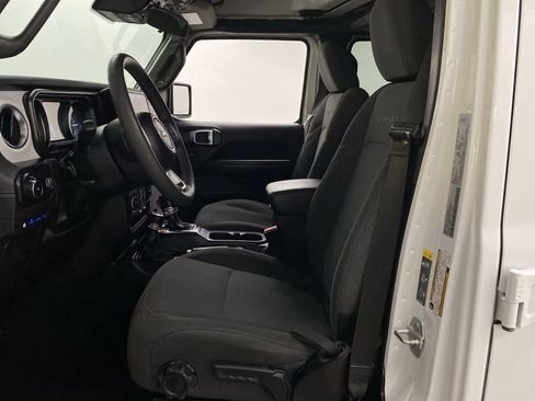 Used 2024 Jeep Wrangler Sahara image 14