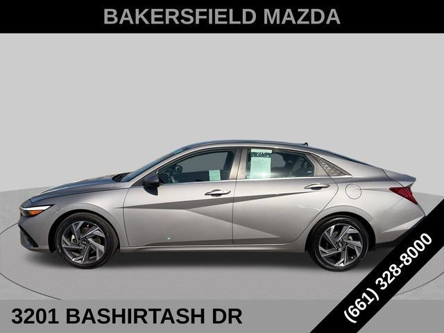 Used 2025 Hyundai Elantra SEL FWD image 2