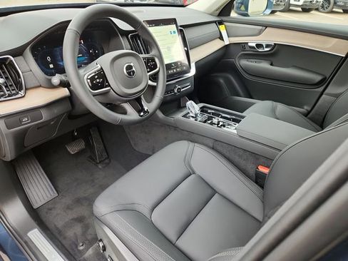 New 2025 Volvo XC90 B5 Plus w/ Protection Package Premier image 9