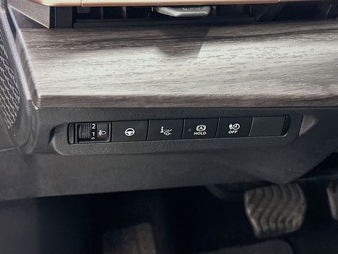 Used 2023 Nissan Ariya AWD image 17