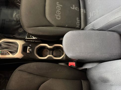 Used 2017 Jeep Renegade Latitude w/ Popular Equipment Group image 43