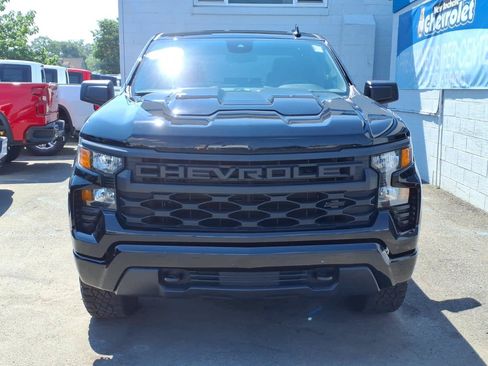 Used 2024 Chevrolet Silverado 1500 Custom Trail Boss w/ Midnight Edition AWD/4WD image 2
