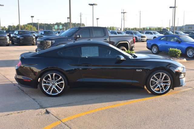 Used 2018 Ford Mustang GT Premium w/ Carbon Sport Interior Package RWD image 4