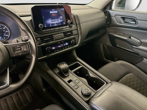 Used 2024 Nissan Pathfinder S image 25