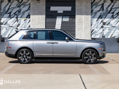 Used 2023 Rolls-Royce Cullinan w/ Cullinan Package image 17