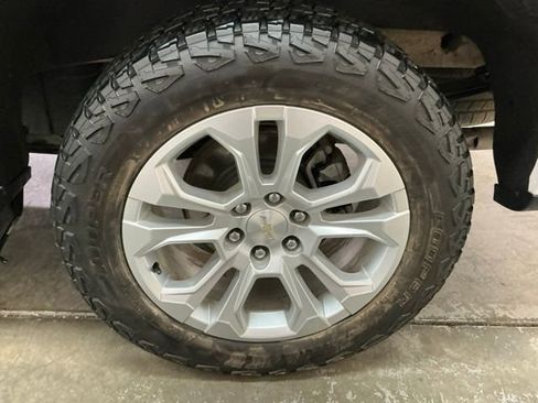 Used 2023 Chevrolet Silverado 1500 LTZ w/ LTZ Premium Package AWD/4WD image 13