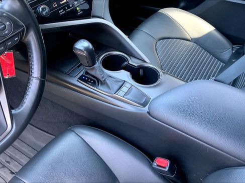 Used 2022 Toyota Camry SE FWD image 16