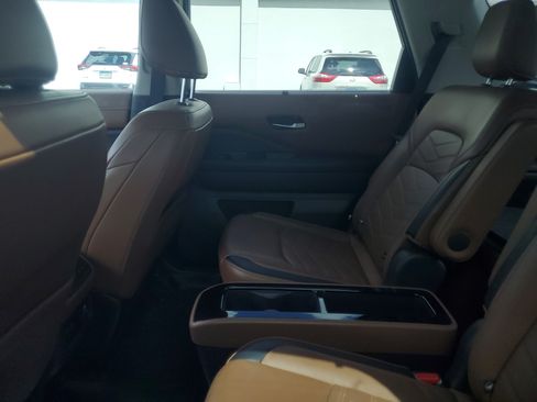 Used 2024 Nissan Pathfinder Platinum FWD image 9
