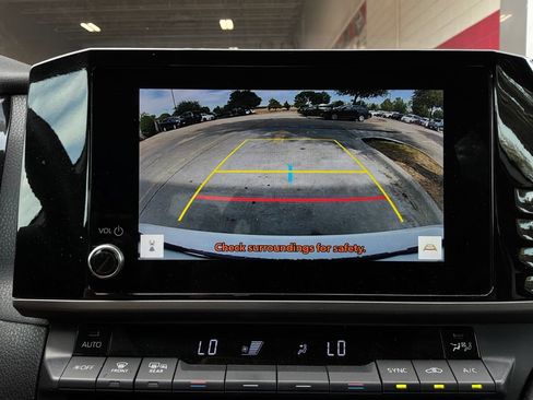 Used 2026 Toyota Camry SE FWD image 33