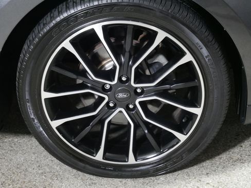 Used 2017 Ford Taurus Limited AWD/4WD image 15
