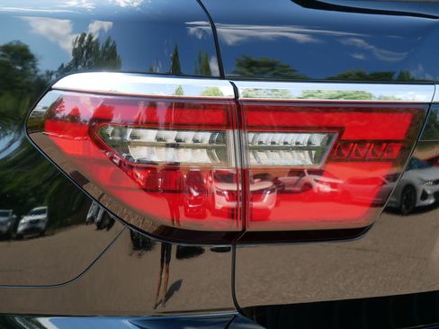 Certified 2024 Nissan Armada Platinum AWD/4WD image 17