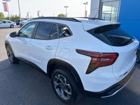 Used 2025 Chevrolet Trax LT w/ Driver Confidence Package image 6