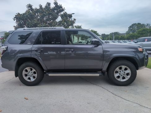 Used 2016 Toyota 4Runner SR5 AWD/4WD image 11