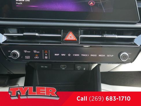 Used 2025 Kia Niro SX image 51