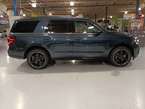 Used 2024 Ford Expedition Limited AWD/4WD image 5