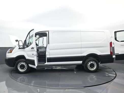 Used 2019 Ford Transit 250 130 Low Roof image 31