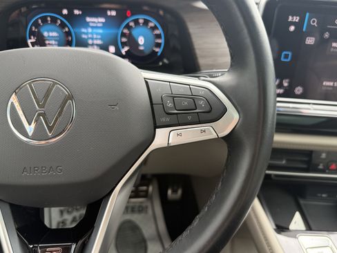 Used 2024 Volkswagen Atlas SEL Premium R-Line AWD/4WD image 17