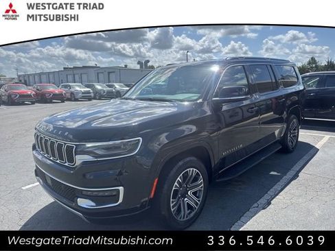 Used 2023 Jeep Wagoneer L Series II AWD/4WD image 3