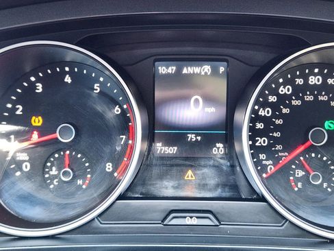 Used 2018 Volkswagen Tiguan SEL FWD image 15
