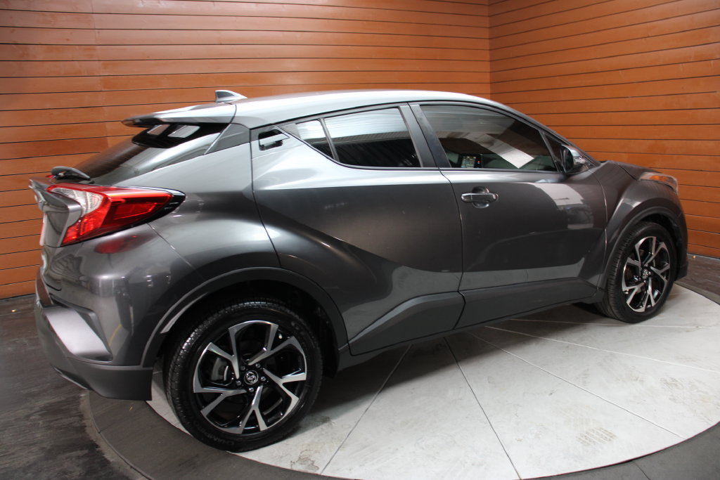 Used 2018 Toyota C-HR XLE FWD image 5