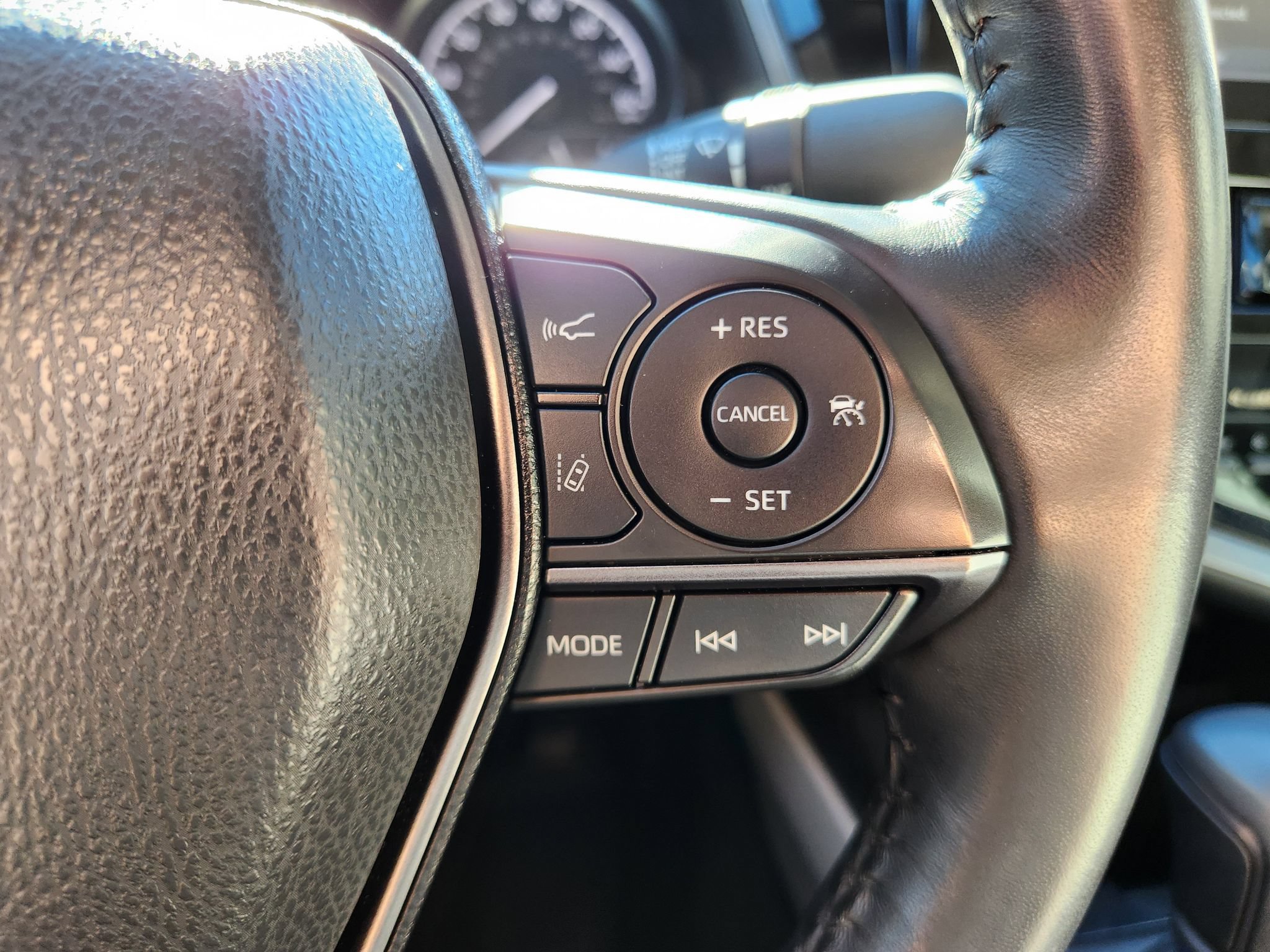 Used 2024 Toyota Camry SE w/ Cold Weather Package FWD image 32