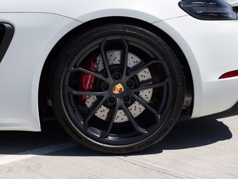 Used 2021 Porsche 718 Boxster Spyder RWD image 25