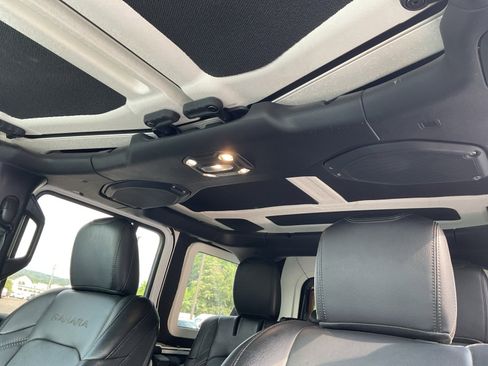 Used 2022 Jeep Wrangler Unlimited Sahara w/ Cold Weather Group image 18