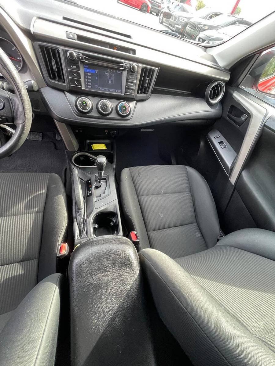 Used 2016 Toyota RAV4 LE FWD image 9