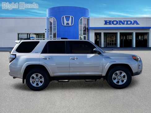 Used 2020 Toyota 4Runner SR5 RWD image 9