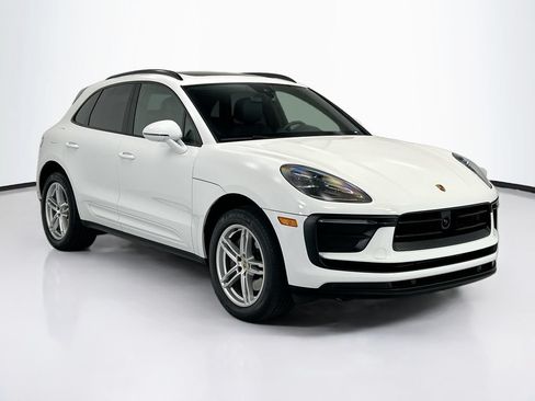 Certified 2023 Porsche Macan AWD/4WD image 9