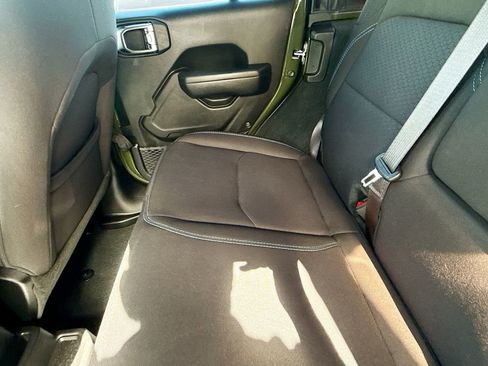 Used 2023 Jeep Wrangler Unlimited Rubicon 4xe image 30