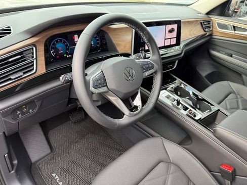 New 2026 Volkswagen Atlas SE image 8
