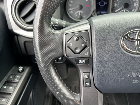 Used 2017 Toyota Tacoma TRD Sport w/ Premium & Technology Package AWD/4WD image 29
