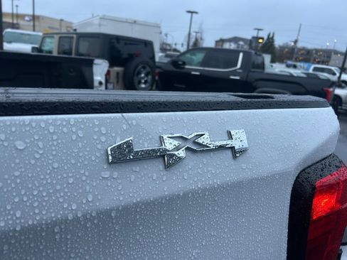 Used 2022 GMC Sierra 1500 SLE image 32