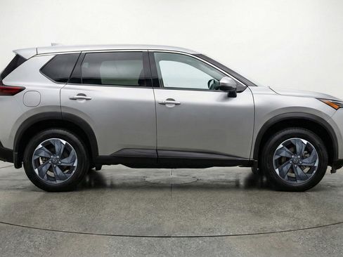 Used 2025 Nissan Rogue SV image 8