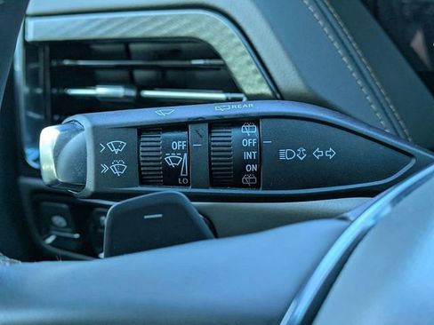 Used 2025 GMC Yukon XL AT4 w/ AT4 Premium Plus Package AWD/4WD image 33