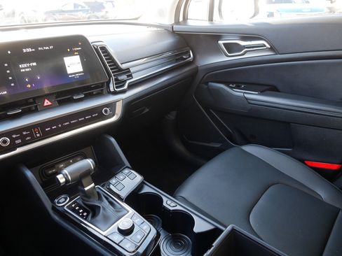 Certified 2023 Kia Sportage EX image 11