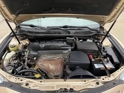 Used 2010 Toyota Camry LE FWD image 13