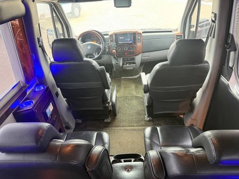 Used 2009 Dodge Sprinter 2500 RWD image 22