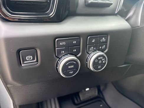 Used 2025 GMC Sierra 1500 AT4 w/ Technology Package AWD/4WD image 18