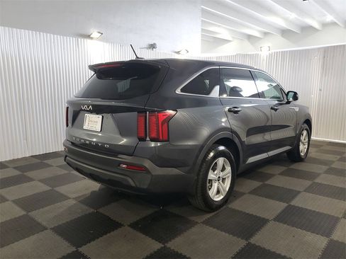 Used 2022 Kia Sorento LX image 6